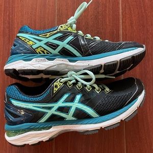 ASICS Gel GT-2000 4 athletic shoes